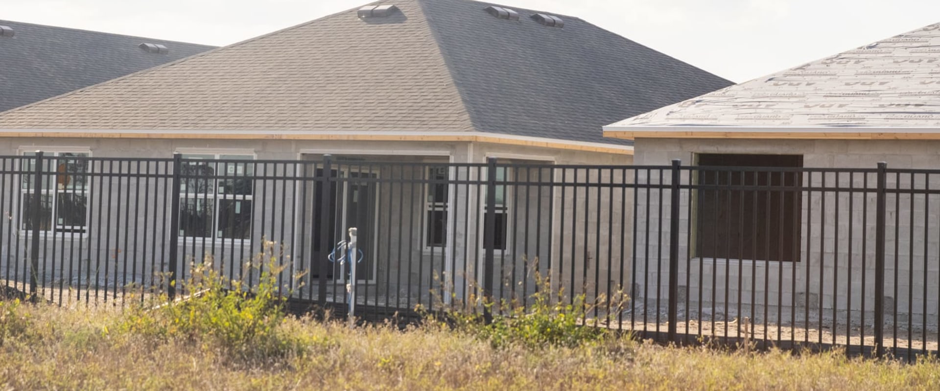 Perimeter Fences in Portland: Strengthening Property Protection Alongside Rodent Removal Strategies